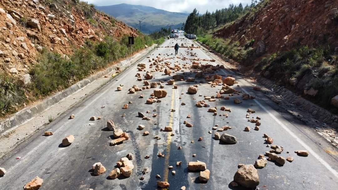 Carretera De Cochabamba Bloqueada PortalPortuario