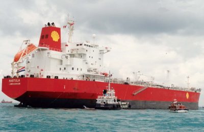 Botas firma acuerdo de 10 años con Shell para recibir cargamentos de GNL