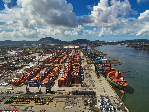 Uma delegação da Antaq realiza visita técnica ao Porto de Santos para um projeto portuário