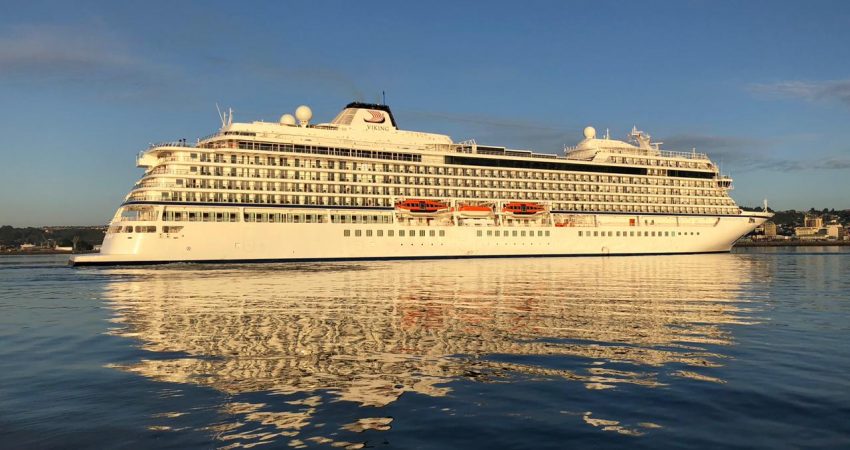Galería: Viking Jupiter arriba a Puerto Montt con 1.334 personas a ...