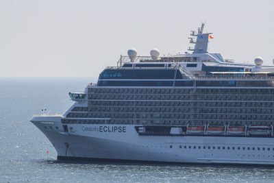Crucero Celebrity Eclipse arriba por última vez al Puerto de Valparaíso durante actual temporada