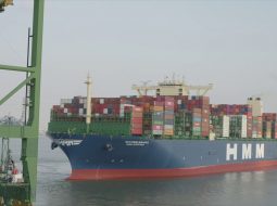 Largest-container-ship-in-the-world-calls-on-Port-of-Antwerp