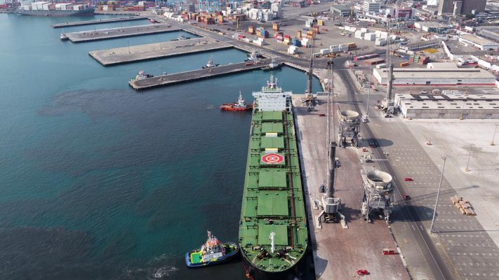 Llegada de nave granelera de grandes dimensiones al Muelle Norte del TP del Callao 3