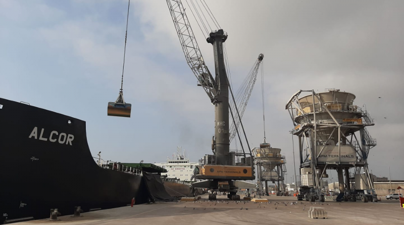 MN Alcor se convierte en el mayor granelero en recalar al Puerto