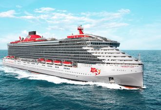 Crucero de Virgin Voyages realiza escala inaugural en Puerto de Funchal