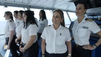 Celebrity Cruises vuelve a reunir a las mujeres del primer crucero con tripulación exclusivamente femenina