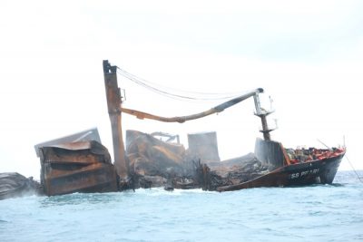 Galería: Siniestrado X-Press Pearl se asienta a 21 metros de profundidad frente a la costa de Sri Lanka