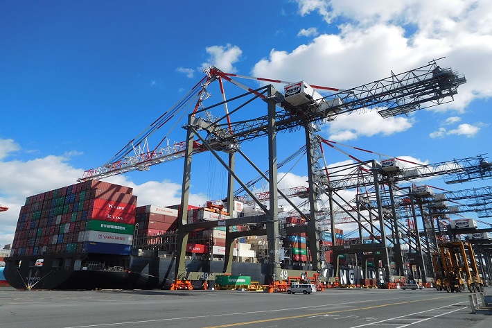 Movimiento de carga en Puerto de Nueva York-Nueva Jersey alcanza niveles históricos