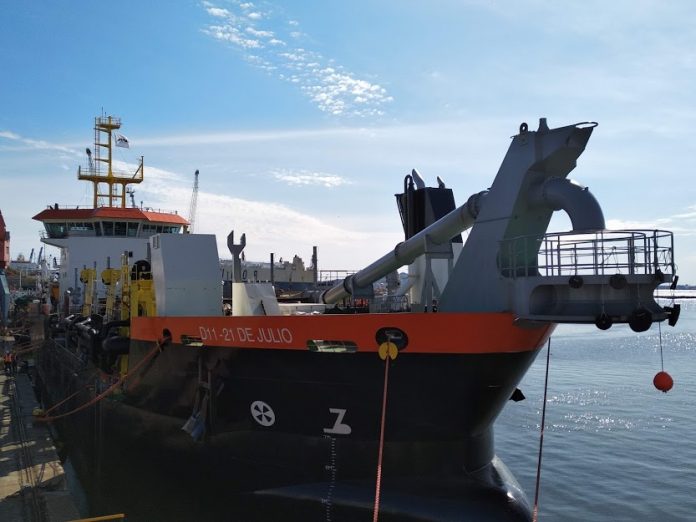 Uruguay: Draga D11 21 de Julio realiza operación de prueba en canal de acceso al Puerto de Montevideo