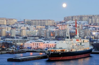 Unión Europea analiza prohibir transbordo de GNL ruso