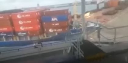 Video: Buque feeder estrella su proa contra muelle en Puerto de Taichung