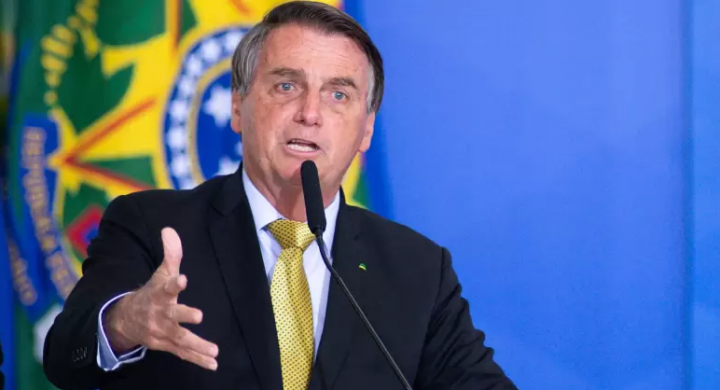 Jair Bolsonaro diz que nova lei de cabotagem "vai reduzir custos e aumentar eficiência do serviço"