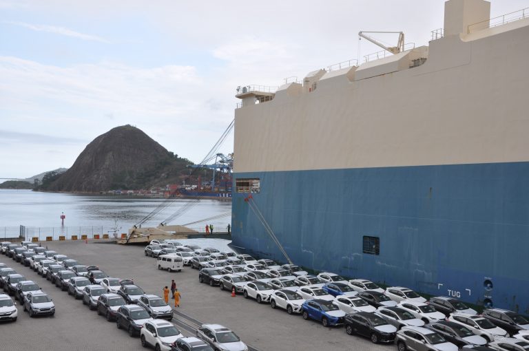 Brasil Manejo de carga en Puerto de Vitória alcanza los 8,233 millones