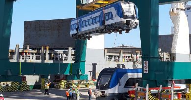Galería: EFE desembarca en DP World San Antonio nuevos trenes