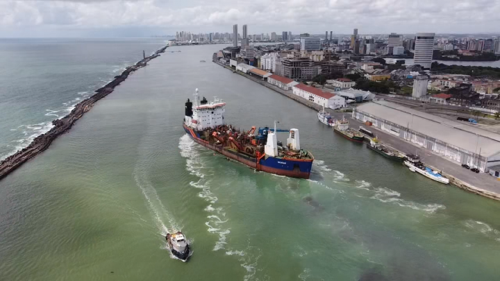 Porto do Recife inicia obra de dragagem