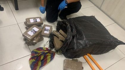 Ecuador: Decomisan 50 paquetes de droga en buque con destino China