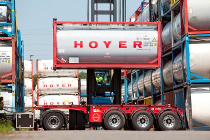 Bolivia: Ian Taylor agencia y traslada 27 isotanques desde Houston a Cochabamba