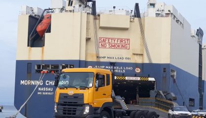 Ro-Ro Morning Champion descarga 2.462 vehículos en el Puerto de Manta