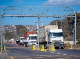 Gremio camionero expresa preocupación por potencial pérdida laboral debido a modificación del cabotaje en Chile