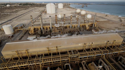 Libia declara fuerza mayor en uno de sus puertos tras cierre de campo petrolero