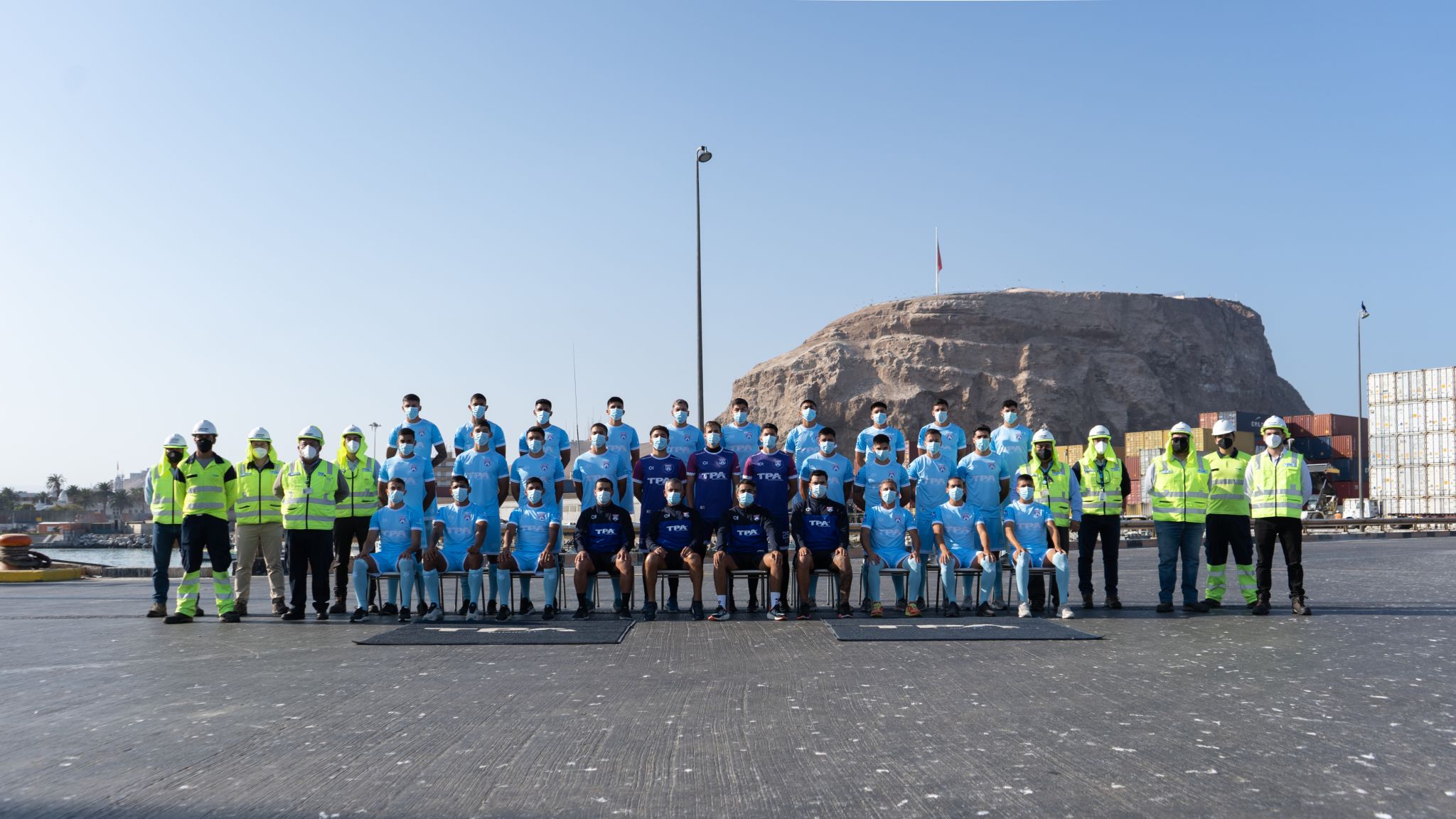 Terminal Puerto Arica recibe al Club San Marcos para su foto oficial 2022 - PortalPortuario