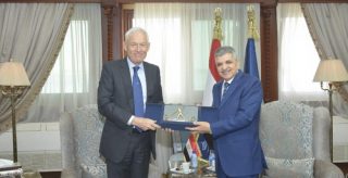 Cámara Naviera Internacional y la Autoridad del Canal de Suez firman acuerdo para mejorar cooperación