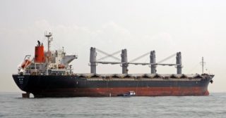Ucrania acusa que barcos rusos están transportando grano robado a otros países
