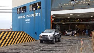 Ian Taylor Ecuador agencia la mayor descarga de vehículos en lo que va del año en Puerto de Manta
