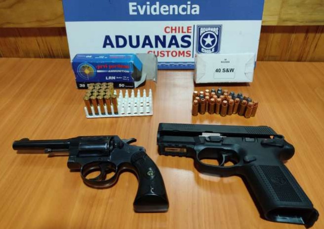 Aduanas descubre contenedor con contrabando de armas y municiones en Puerto  Coronel - PortalPortuario