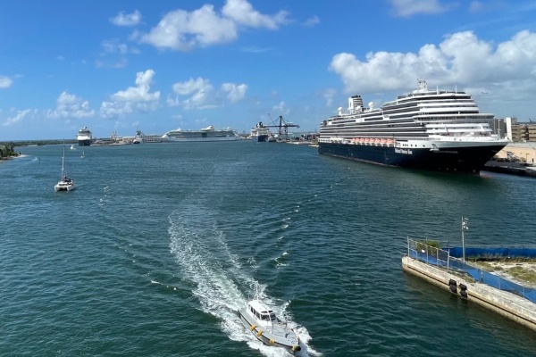 Port Everglades celebra reinicio de servicios del crucero Zaandam