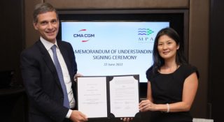 CMA CGM y Autoridad Portuaria de Singapur firman acuerdo para impulsar descarbonización