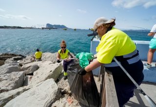 Autoridad Portuaria de Algeciras efectúa limpieza del litoral de dominio público