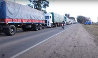Argentina: Transportistas de carga flexibilizan paro para reanudar zafra en Tucumán