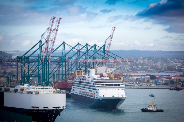 Cierre de puertos por marejadas aumentan desde 17 hasta 3.022 horas anuales en una década