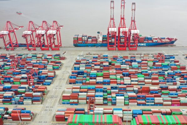 Rendimiento de carga y contenedores en puertos de China registra crecimiento de 8,2% en 2023