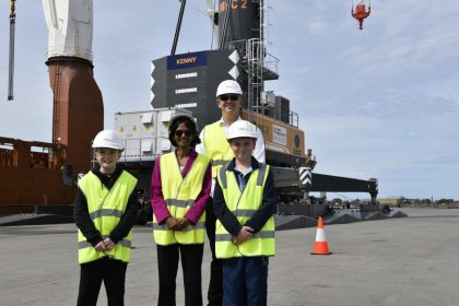 Australia: Puerto de Newcastle recibe nuevas grúas móviles para diversificar sus servicios
