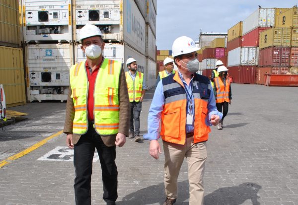 Ministro brasileño visita Iquique para conocer ventajas del puerto local para las cargas de su país