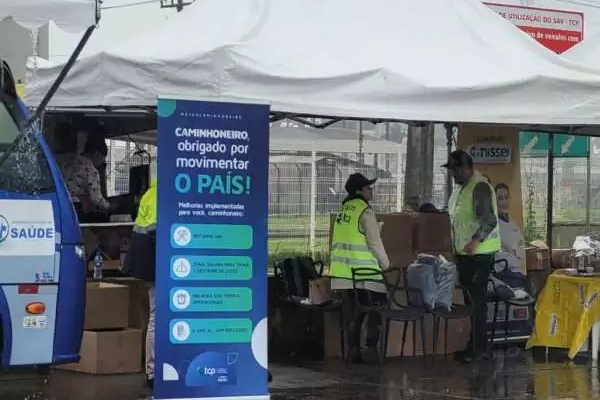 Caminhoneiros participam de evento no Terminal de Contêineres de Paranaguá: puderam receber vacina contra Covid-19