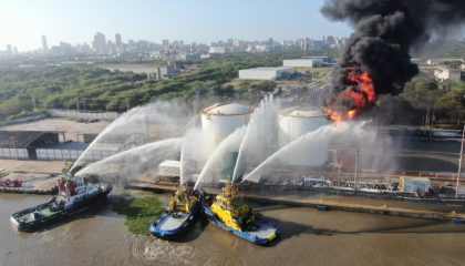 Reactivan operaciones en Puerto de Barranquilla pese a presencia de incendio en terminal de Compas