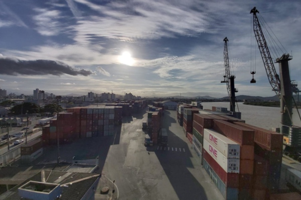 Complexo portuário de Itajaí registra movimentação de 1,3 milhão de toneladas em dezembro