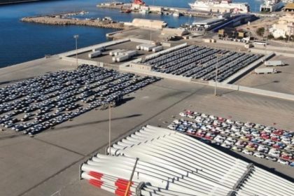 Puerto de Motril se convierte en centro logístico y de distribución para Andalucía y el Levante de Kia