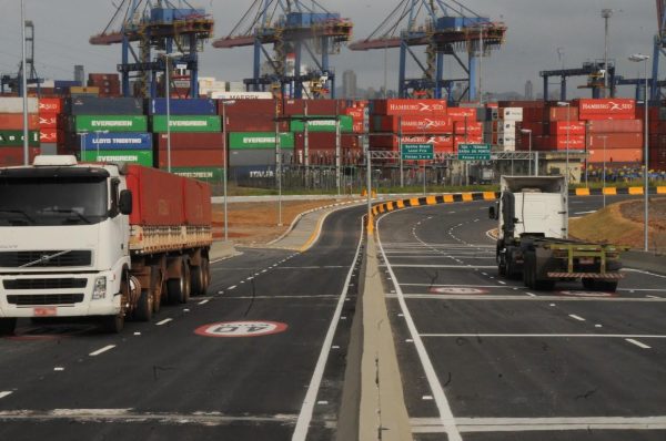 SPA atualiza períodos de adaptação para as novas tolerâncias de recepção de caminhões no Porto de Santos