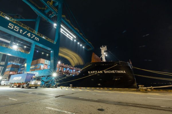 Fesco lanza servicio marítimo directo desde China a San Petersburgo a través del Canal de Suez
