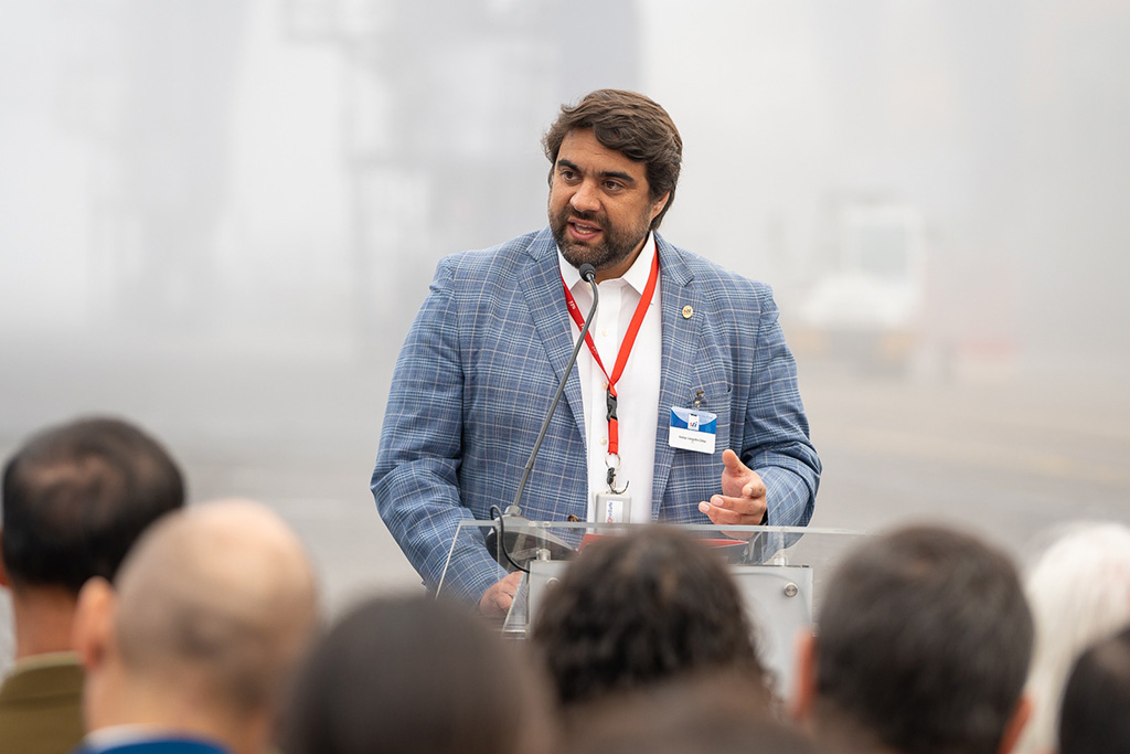 Rodrigo Galleguillos, gerente general de STI, explicó la potencia de las modernas estructuras.