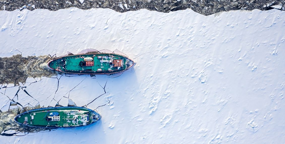 Armada de Chile firma contrato con corporación canadiense para comprar un  buque con capacidad polar - PortalPortuario