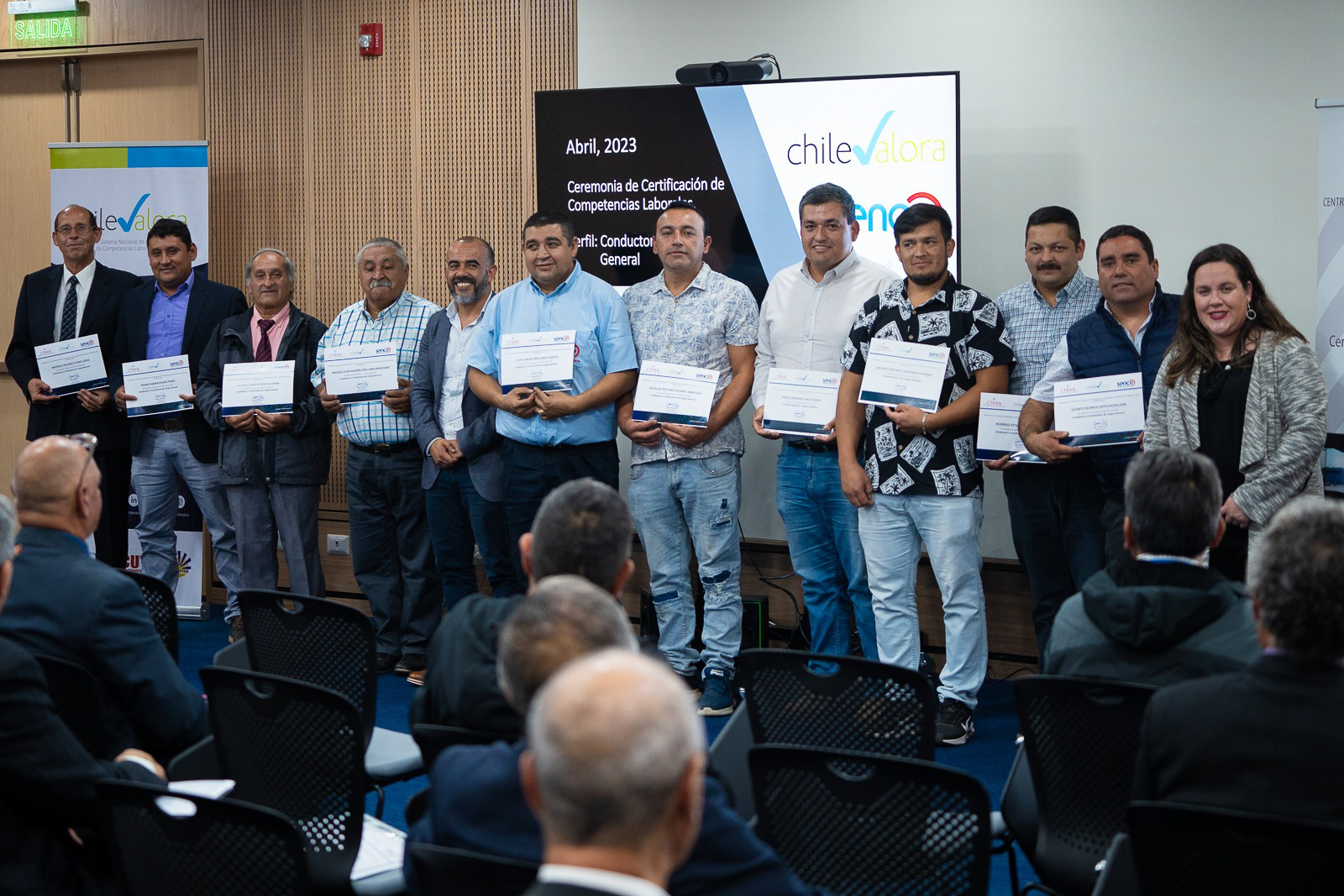 Los certificados fueron entregados por representantes de ChileValora, Sence y Ctran.