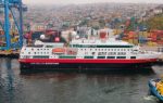 Crucero de Hurtigruten arriba al Puerto de Valparaíso