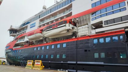 Roald Amundsen de Hurtigruten en Terminal Pacífico Sur de Valparaíso