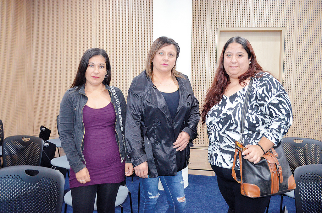 Evelyn Meza, Leyla Sandoval y Alejandra Chávez participan del curso.