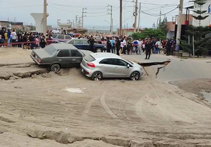 Viviendas, Vehículos Y Carretera Resultan Con Daños Por Hundimiento De ...